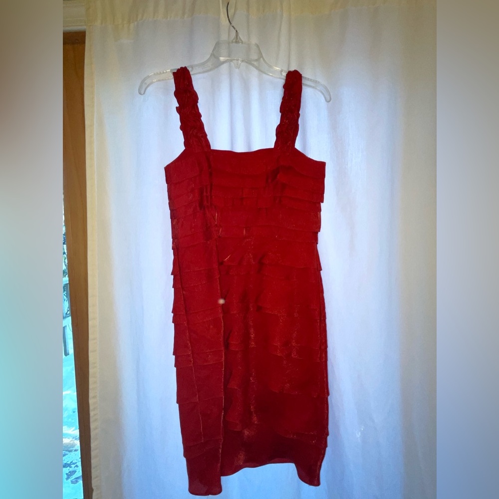 Flattering fancy short red dress with a slight shimmer. Size 4